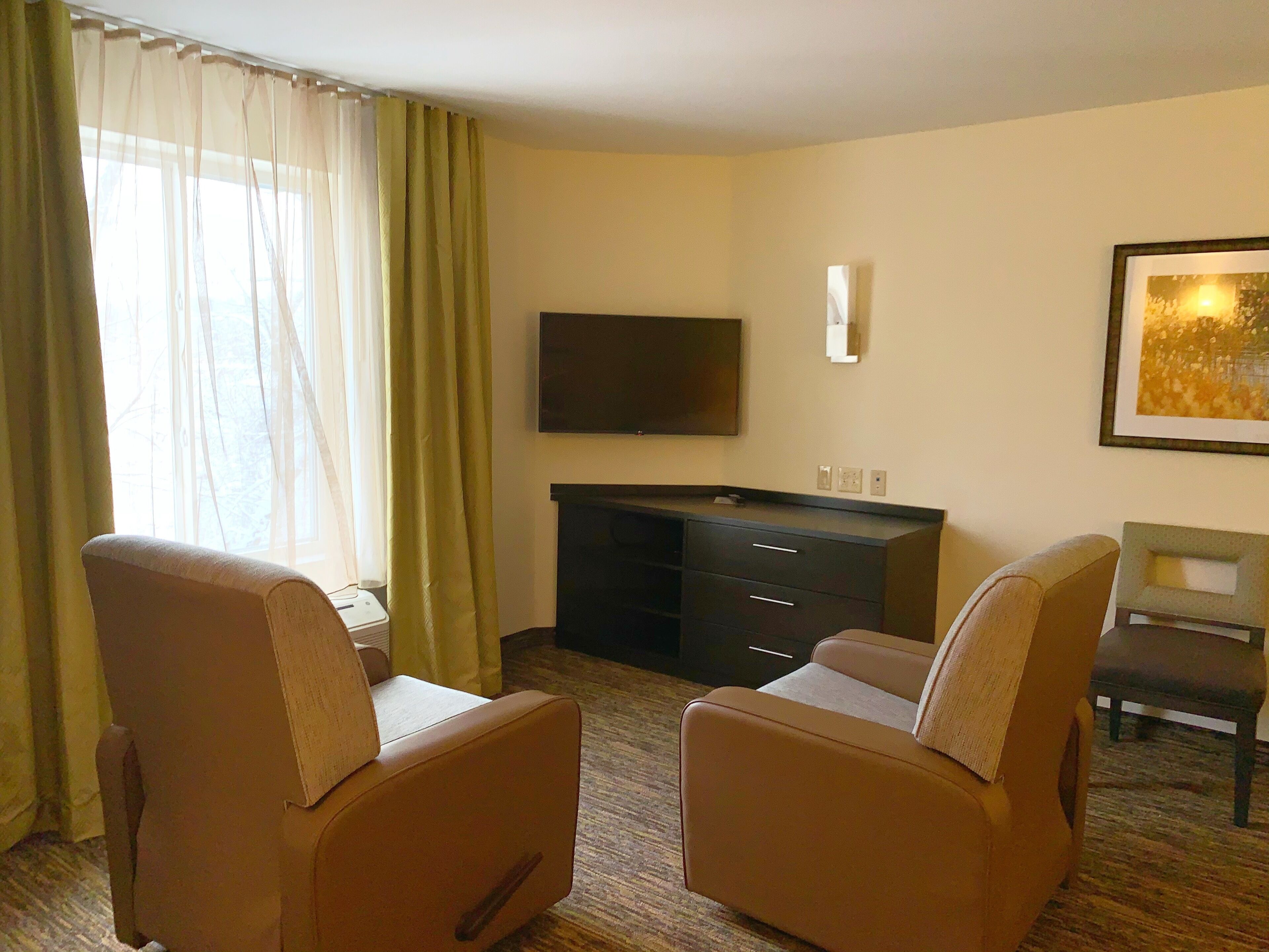 suite, 1 bedroom | living room | flat-screen tv