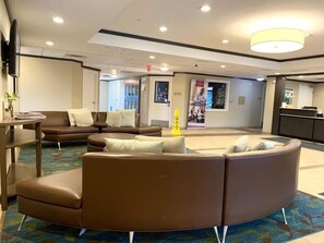 Lobby sitting area - Candlewood Suites Belle Vernon by IHG (Belle Vernon)
