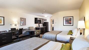 Studio Suite, 2 Tempat Tidur Queen | 1 kamar tidur, meja kerja, kedap suara, dan setrika/meja setrika