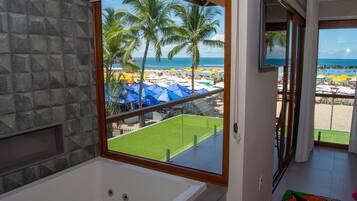 Deluxe Frente Mar com Banheira Hidromassagem | Vue de la chambre
