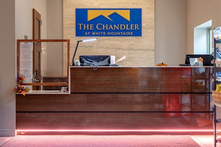 Lobby. The Chandler Inn Bethlehem - Littleton, an Ascend Collection Hotel