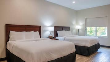 套房, 2 张大床, 无烟房 | 1 多间卧室、高档床上用品、客房内保险箱、办公桌