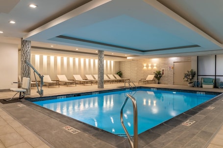 Indoor pool. The Chandler Inn Bethlehem - Littleton, an Ascend Collection Hotel