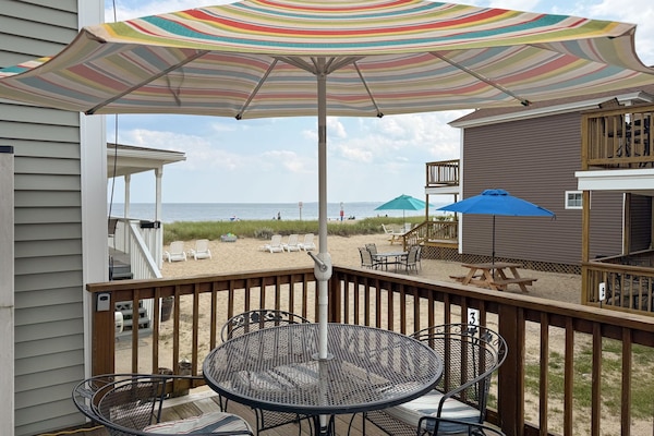 Studio, 1 Queen Bed | Beach/ocean view