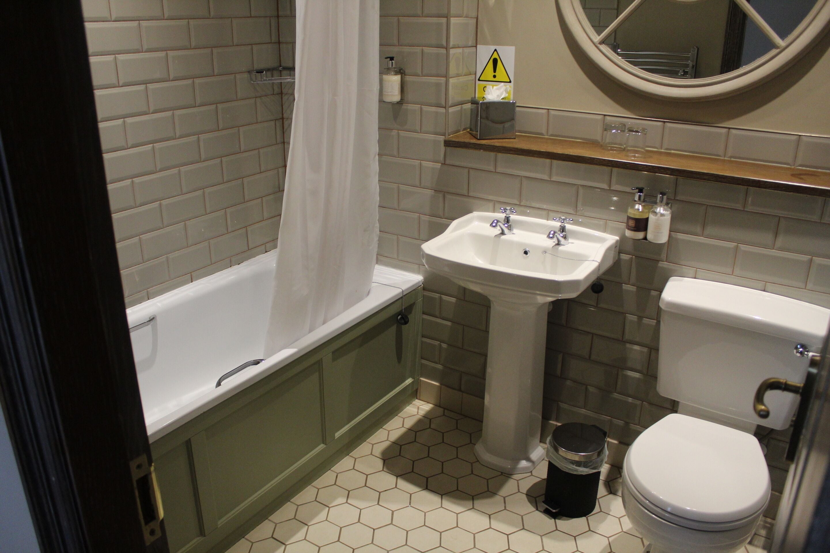 Deluxe Double Room, Ensuite | Bathroom | Towels