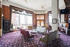 Coin salon dans le hall