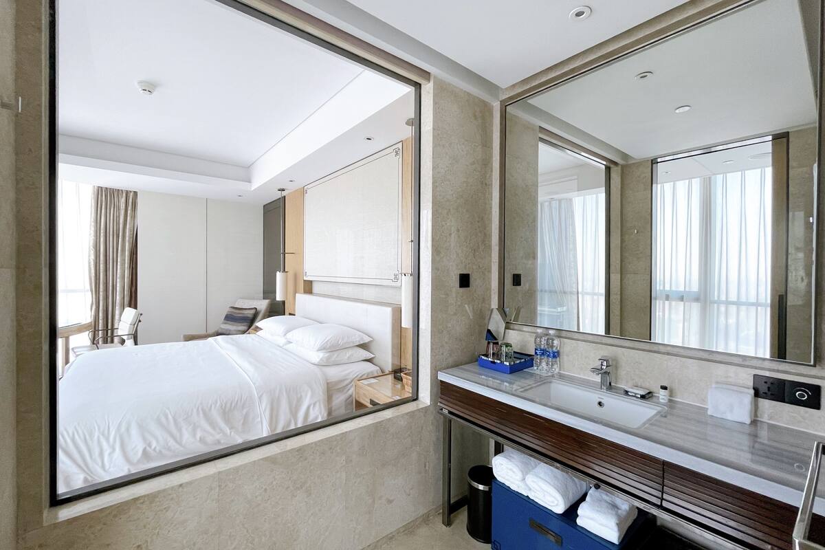 1 bedroom, down duvets, in-room safe, desk