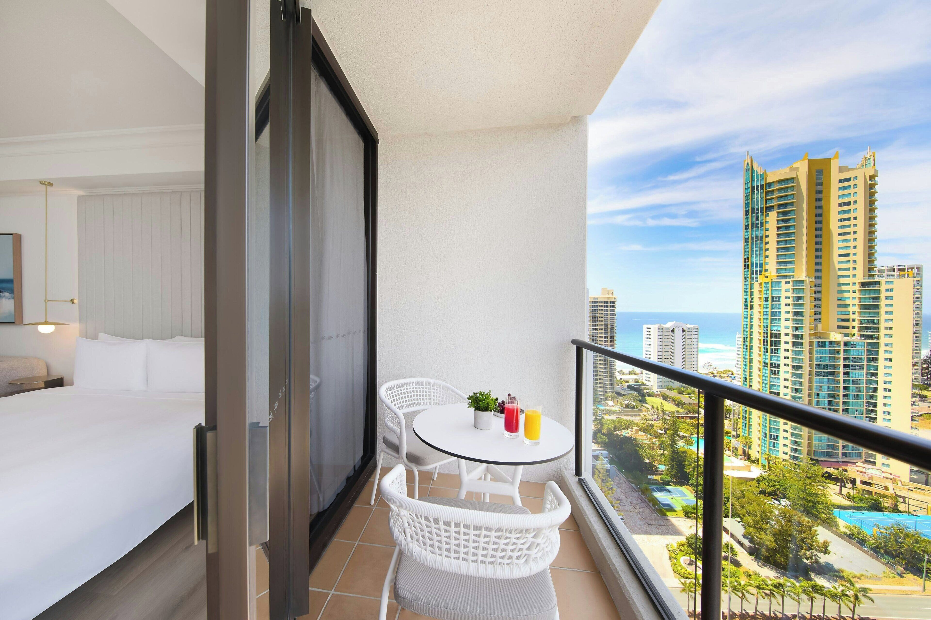 Zimmersafe, Schreibtisch, laptopgeeigneter Arbeitsplatz