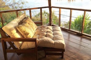 Luxury Villa, 1 King Bed, Living Room, Ocean View | Terrasse/Patio