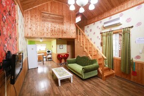 Villa, 3 Bedrooms (89sqm) | Living area