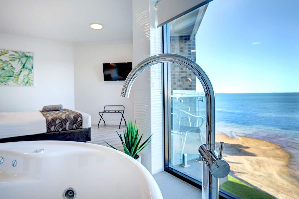 Luxury-Studio, 1 King-Bett, Whirlpool, Meerblick | Strand-/Meerblick