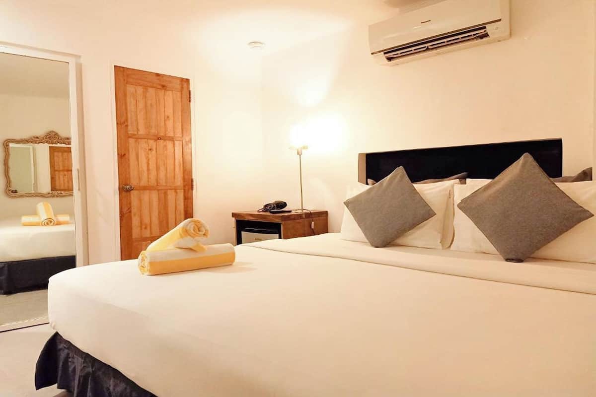 1 bedroom, in-room safe, desk, free WiFi