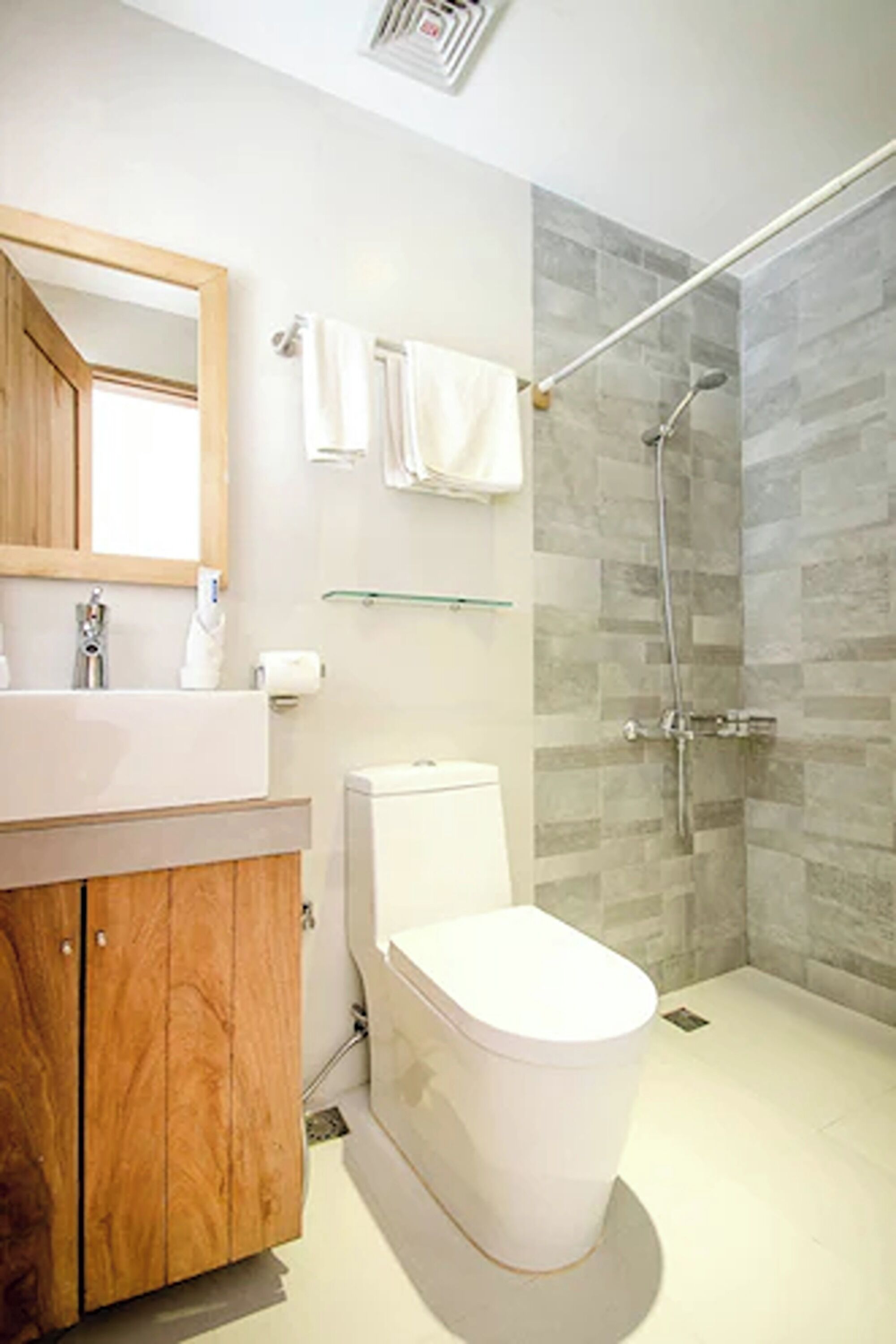 premiere room, 1 king bed, beach view, beachfront | bathroom | shower, free toiletries, hair dryer, bidet