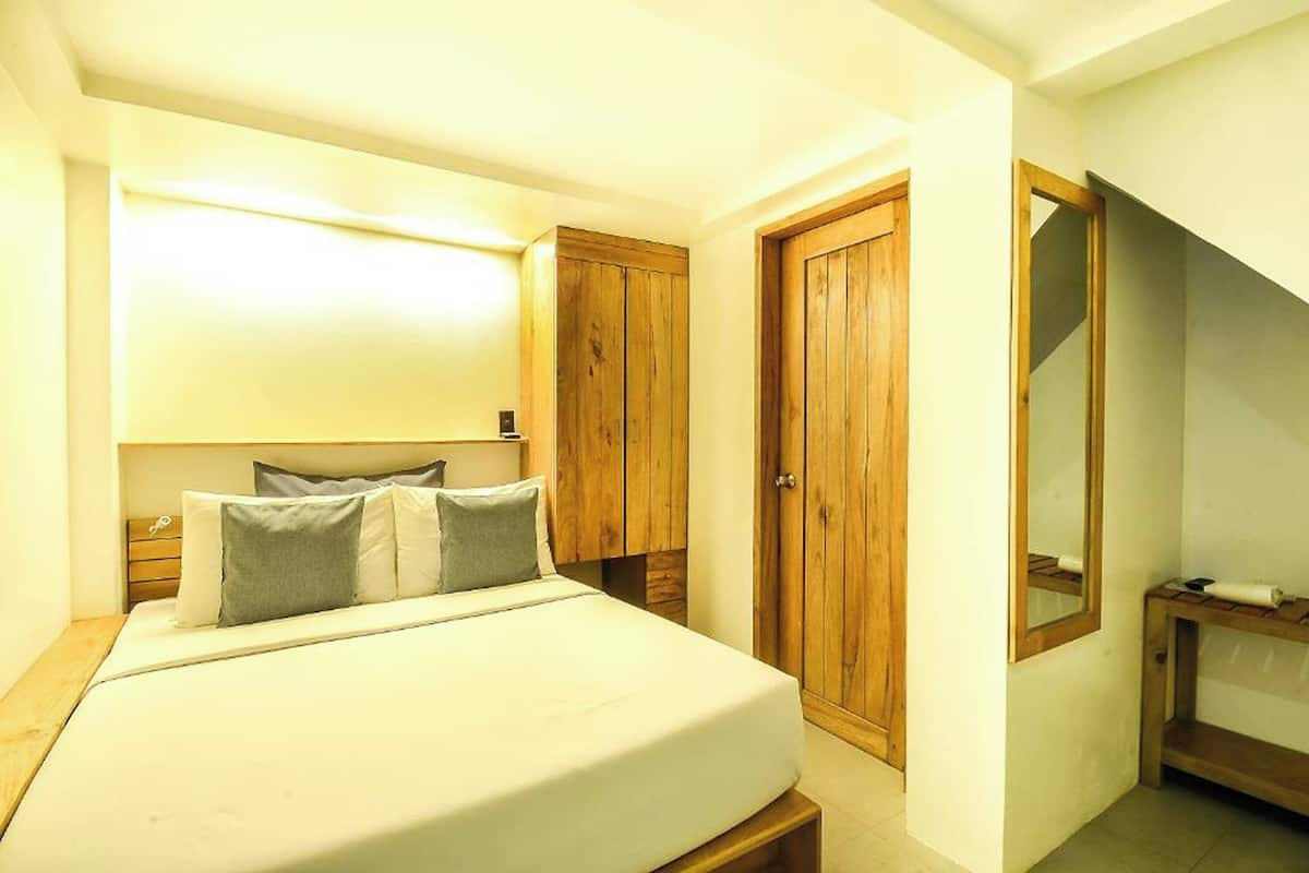 1 bedroom, in-room safe, desk, free WiFi