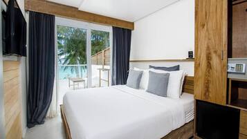 Beachfront, Balcony | In-room safe, desk, free WiFi, bed sheets
