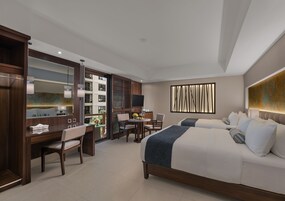 Premium bedding, in-room safe, desk, laptop workspace