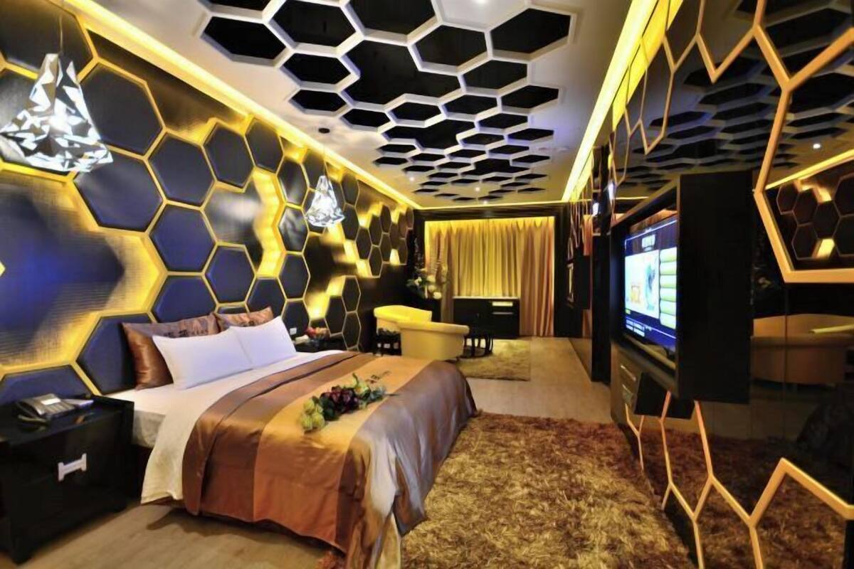 Down comforters, minibar, blackout drapes, soundproofing