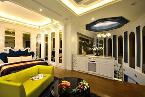 Down comforters, minibar, blackout drapes, soundproofing - Hae Duenn Motel (Taichung)