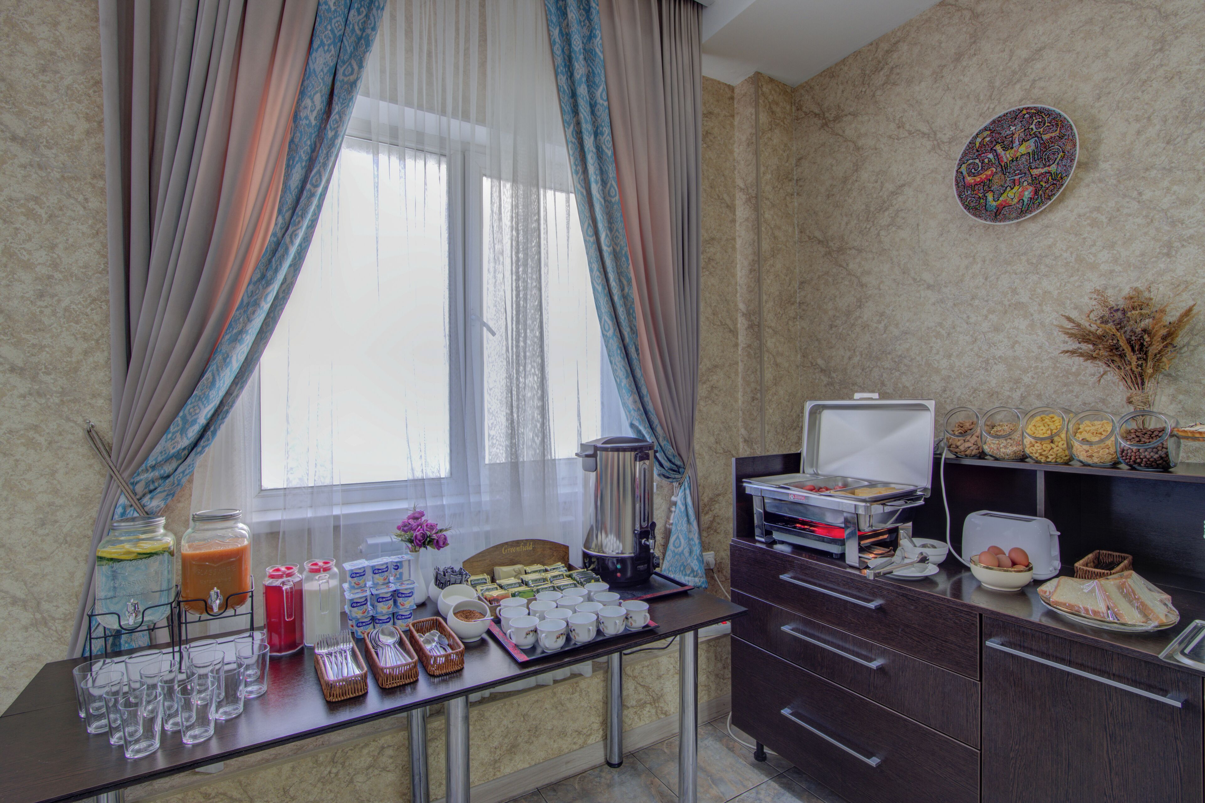 breakfast, lunch, dinner served; local and international cuisine