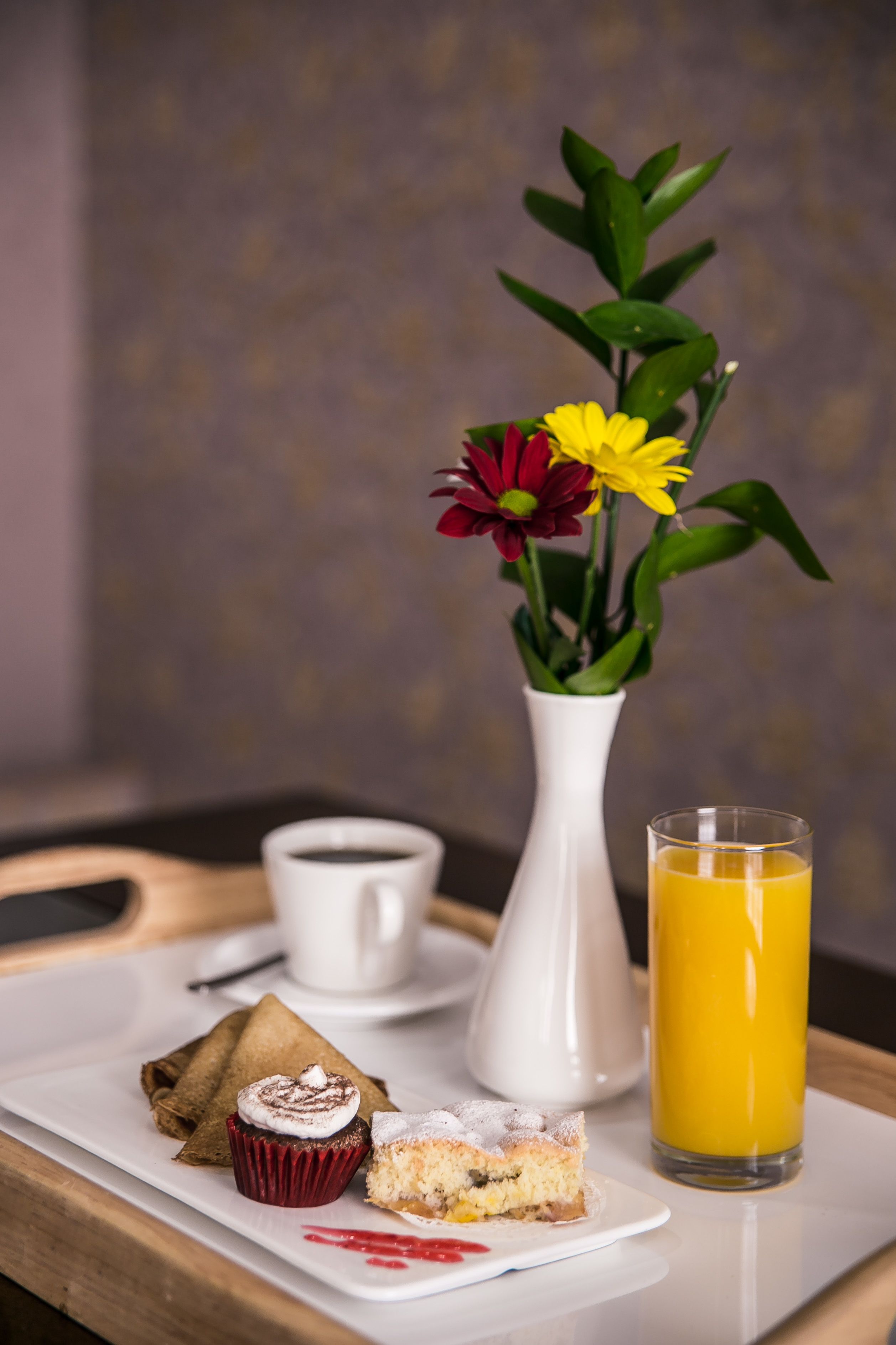 deluxe king room | premium bedding, in-room safe, desk, iron/ironing board