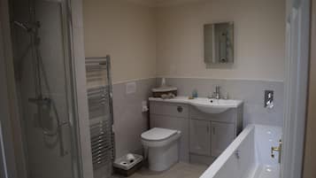 Bungalow, Private Bathroom, Courtyard View | Interior