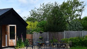 Unclassified image, 3 of 16, button - Sandhurst Farm Forge (Sittingbourne)