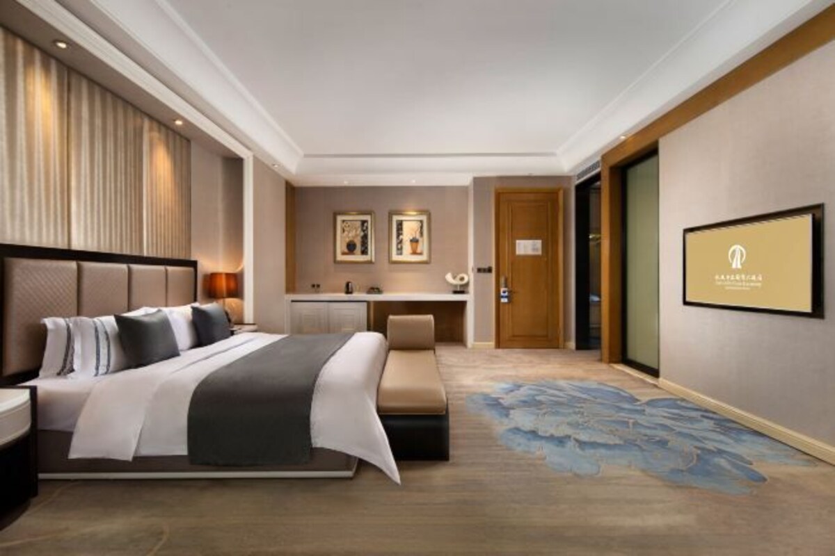 Deluxe Queen Room