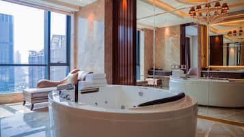 Presidential Suite | Bathroom | Separate tub and shower, free toiletries, hair dryer, bathrobes