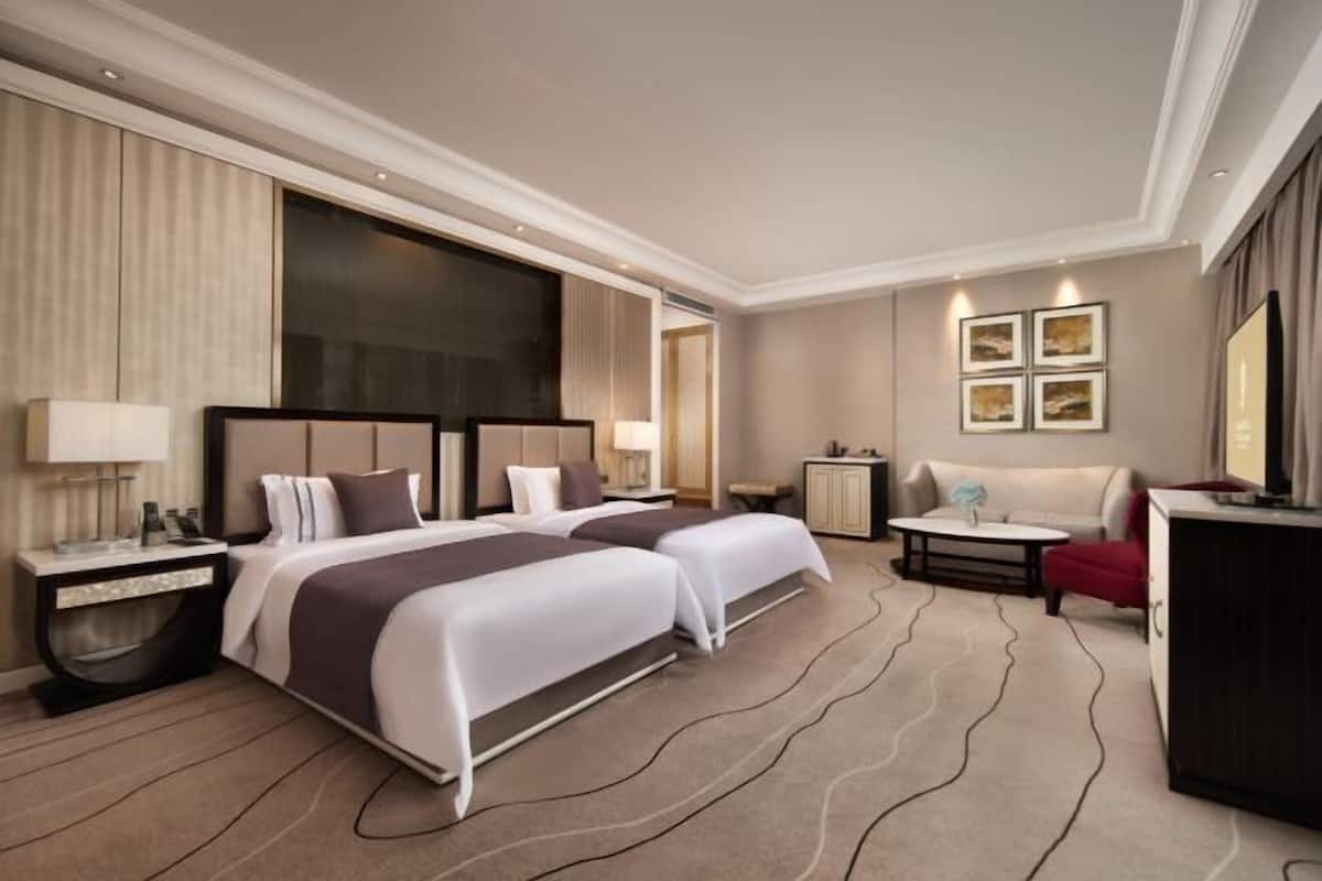 Minibar, in-room safe, desk, blackout curtains