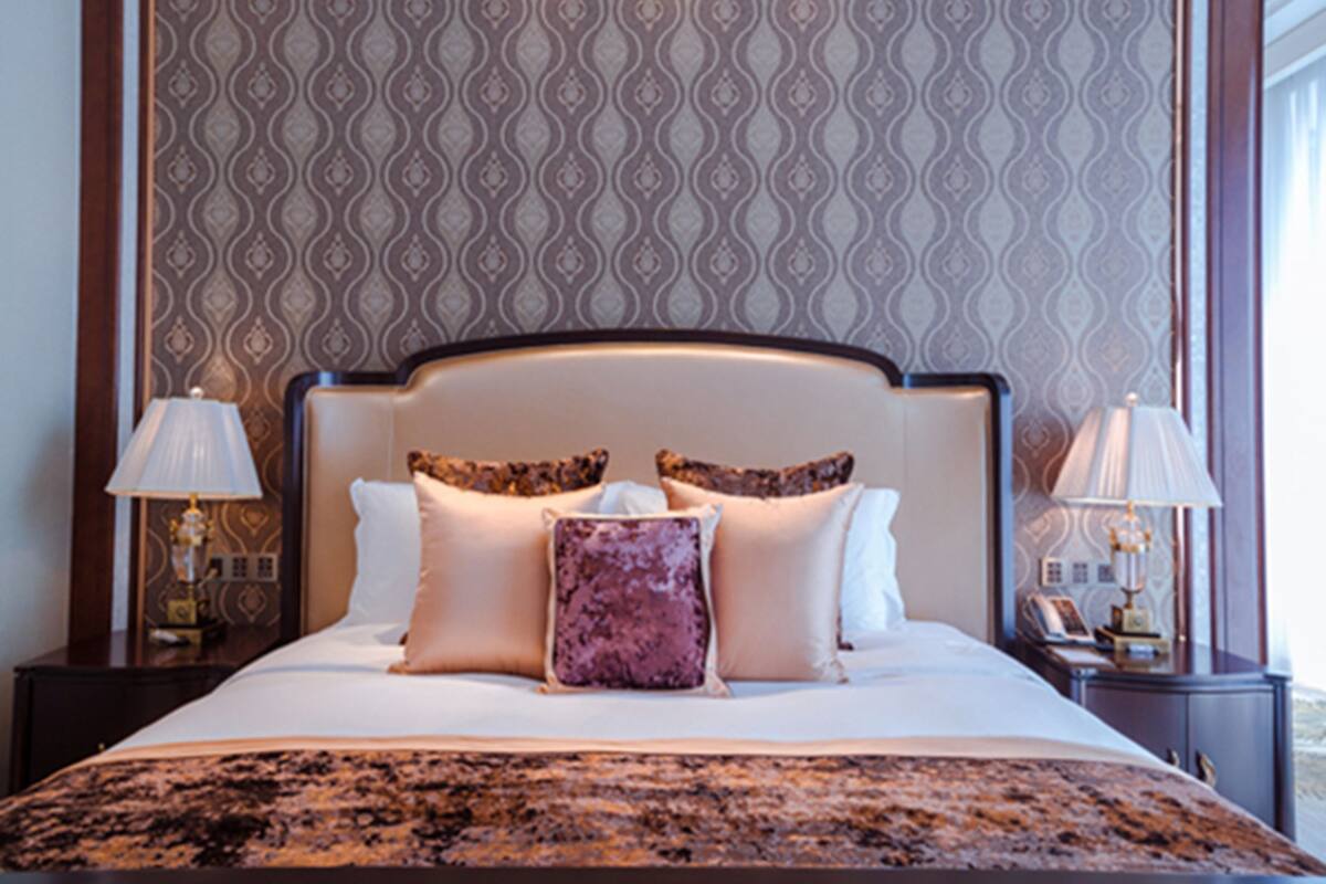 Presidential Suite | Minibar, in-room safe, desk, blackout curtains