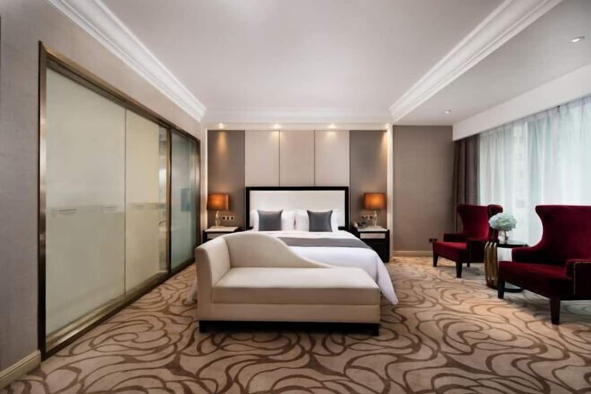 Minibar, in-room safe, desk, blackout curtains