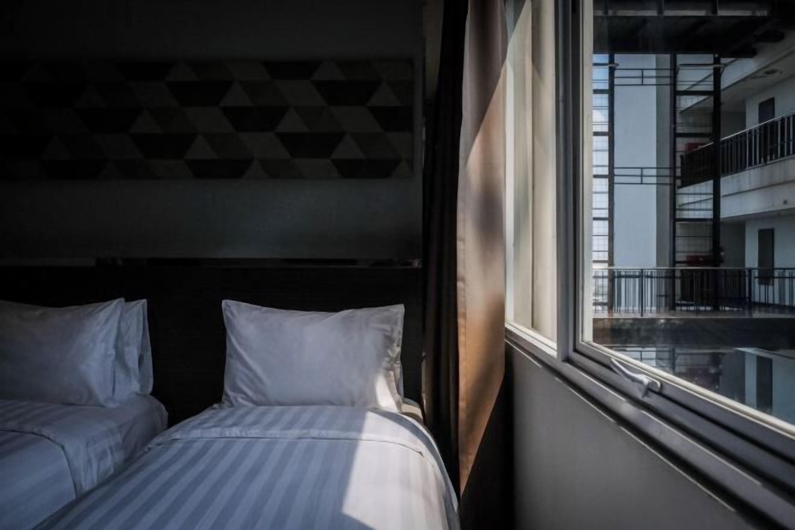 Premium bedding, in-room safe, desk, laptop workspace