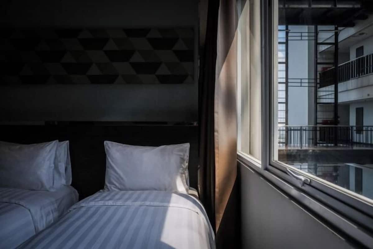 Premium bedding, in-room safe, desk, laptop workspace