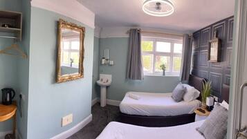 Standard Twin Room, Private Bathroom (Separate Private Bathroom) | 1 bedroom