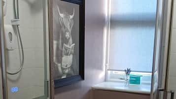 Standard Twin Room, Private Bathroom (Separate Private Bathroom) | Bathroom