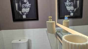 Standard Suite, Ensuite | Bathroom