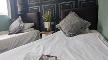 Standard Twin Room, Private Bathroom (Separate Private Bathroom) | 1 bedroom