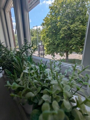 Comfort Double Room, Ensuite - The Crafty Cow (Bristol)