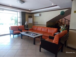 Lobby sitting area - Mo2 Days Inn (Bacolod)