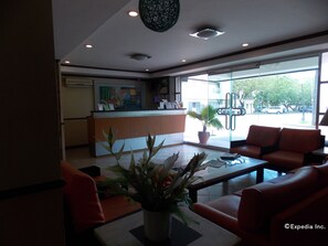 Lobby sitting area - Mo2 Days Inn (Bacolod)