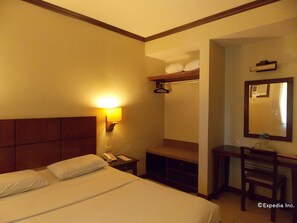 Standard Double | Minibar - Mo2 Days Inn (Bacolod)