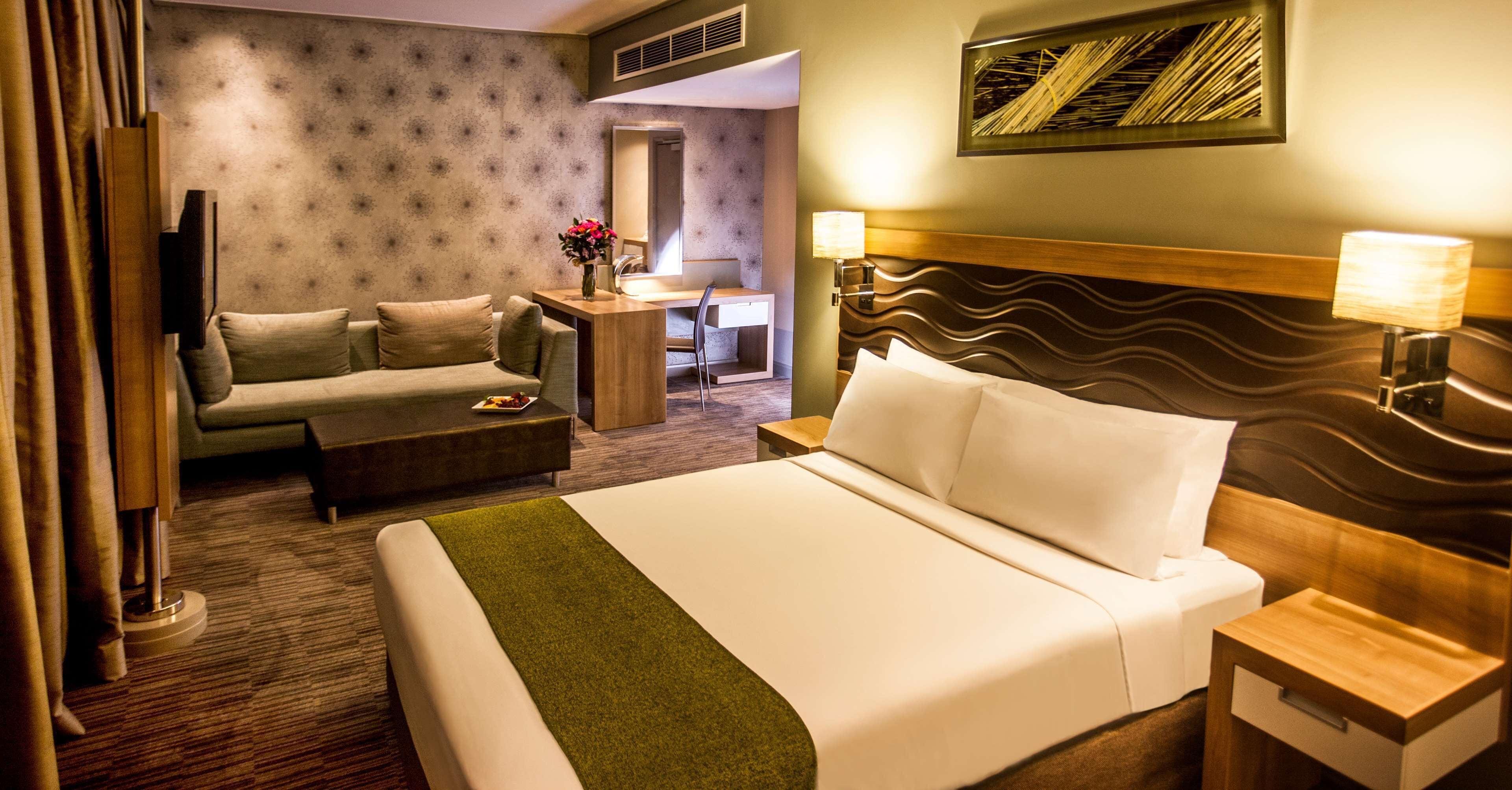 suite | minibar, in-room safe, desk, blackout curtains