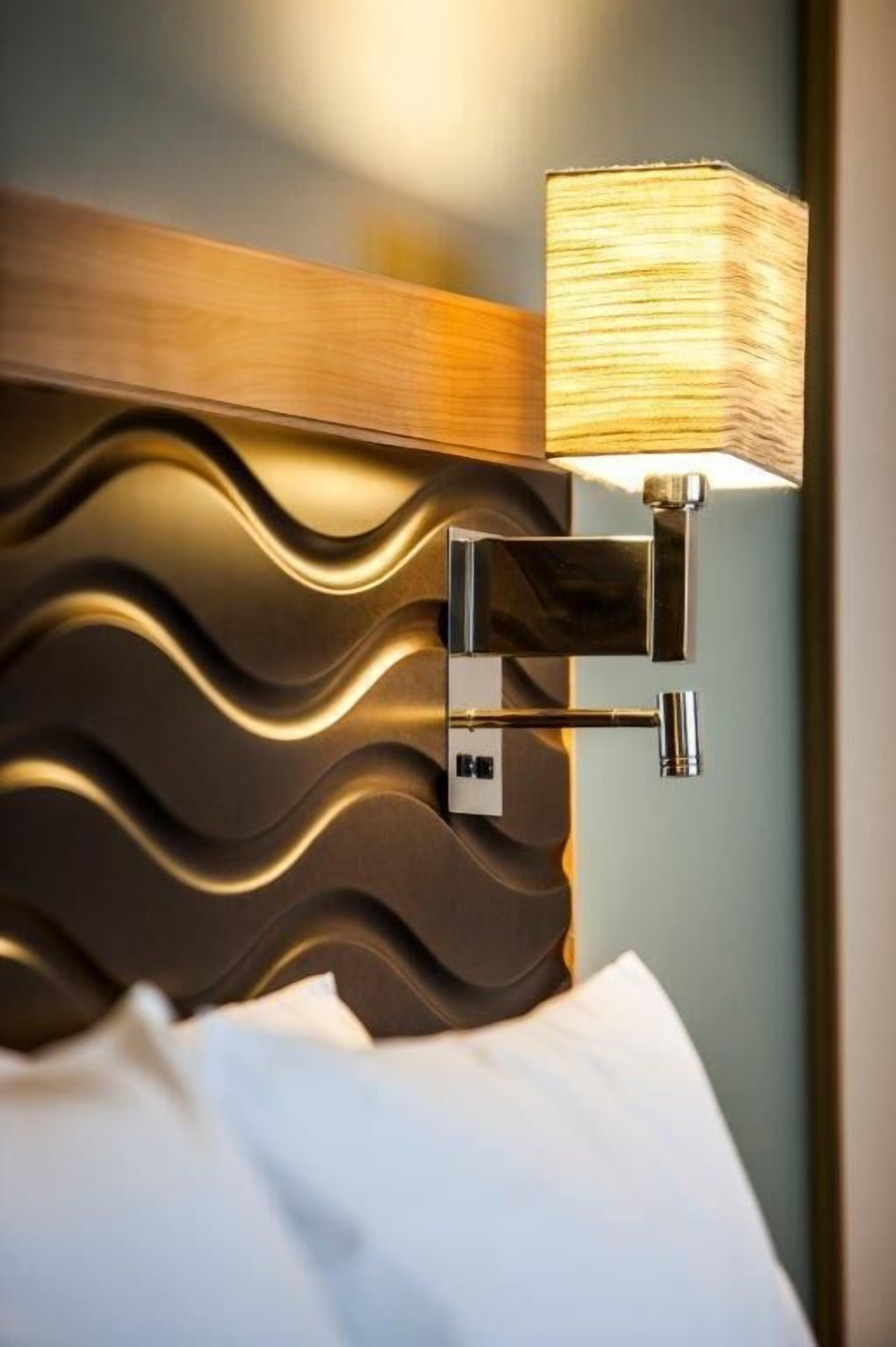 standard room, 2 double beds, non smoking | minibar, in-room safe, desk, blackout curtains