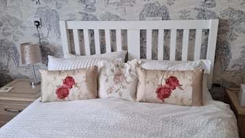 Standard Double Room, Ensuite, Courtyard View (Tysilio - Rose Room )