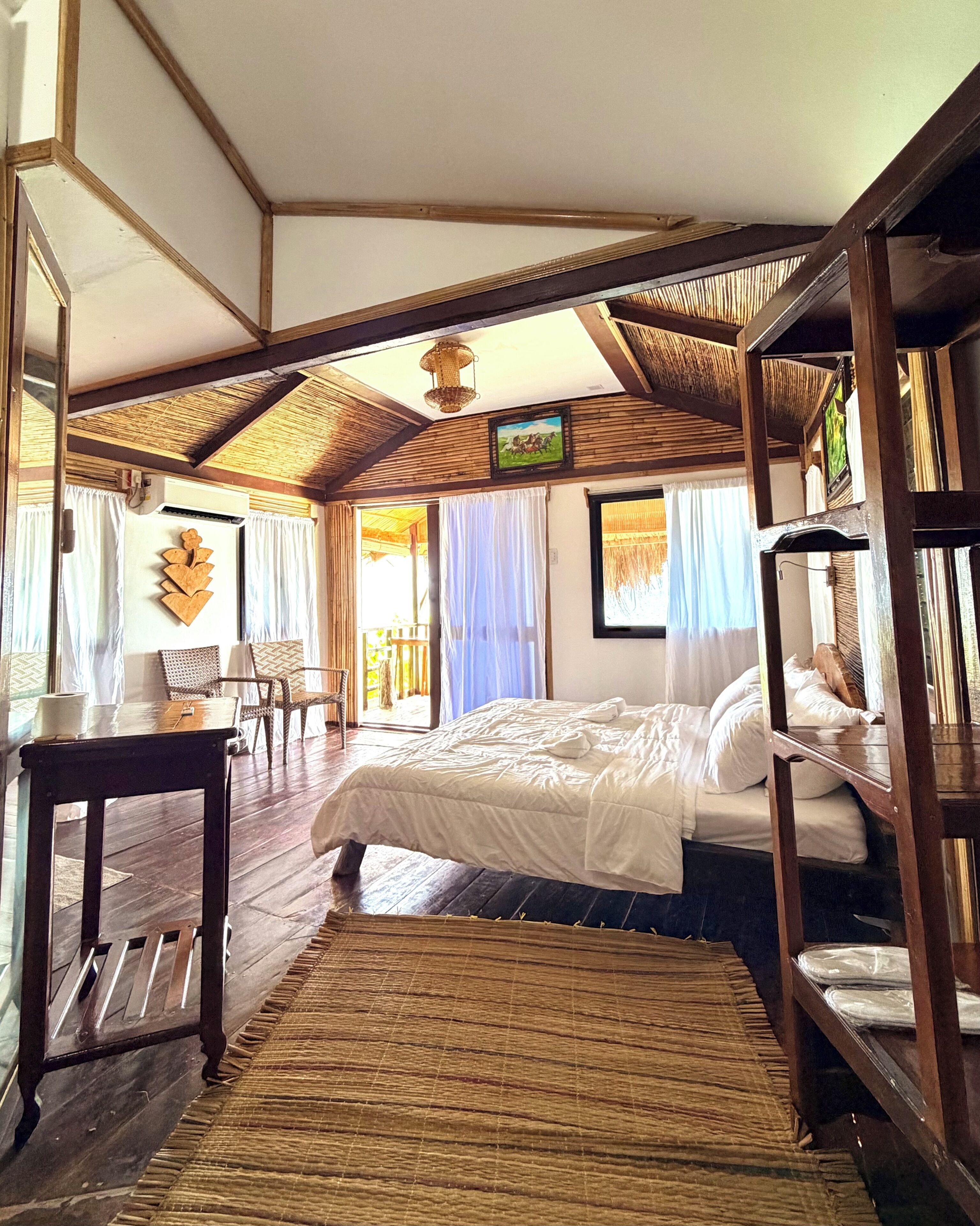 Casa na árvore conforto, sacada, vista para o oceano | Roupas de cama premium, escrivaninha, espaço de trabalho para notebook