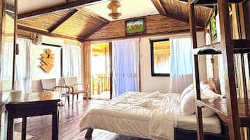 Casa na árvore conforto, sacada, vista para o oceano | Roupas de cama premium, escrivaninha, espaço de trabalho para notebook