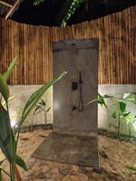 Tropical Beachfront Villa | Bathroom | Shower, free toiletries, hair dryer, towels