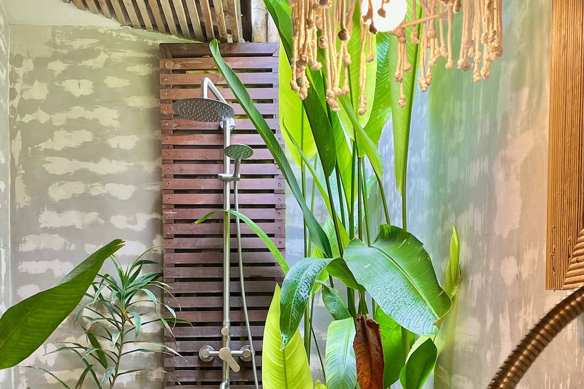 Comfort Villa, Ocean View | Bathroom | Shower, free toiletries, hair dryer (on request), bidet