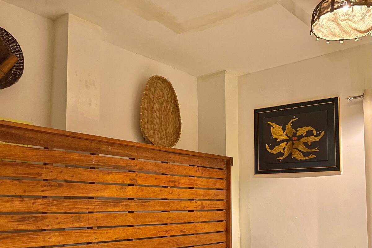 Superior Beach Front Cottage | Premium bedding, desk, laptop workspace, bed sheets