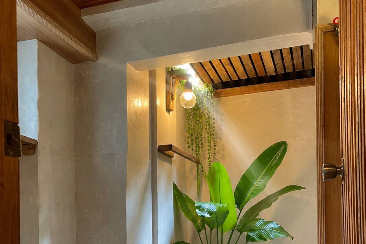 Room, Ocean View, Beachfront | Bathroom | Shower, free toiletries, hair dryer (on request), bidet